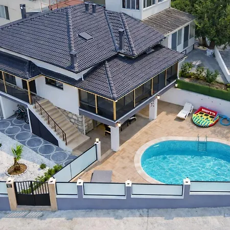 Detached With Private Pool And Sea View Villa